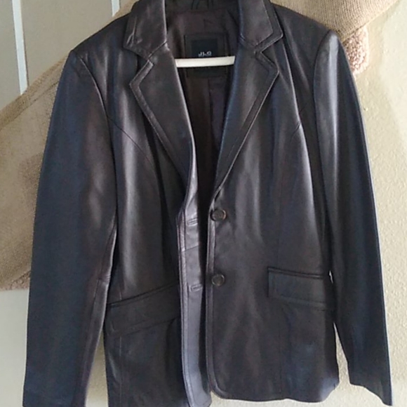 A brown leather jacket - Picture 3 of 3